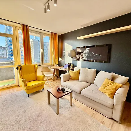 Forum Metro Wifi 1gbs 70'tv Netflix Hbo Appletv شقة وارسو