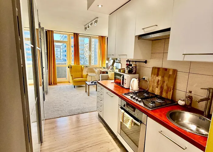 Forum Metro Wifi 1gbs 70'tv Netflix Hbo Appletv وارسو