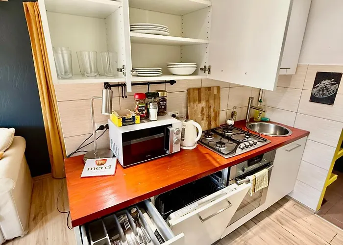 Forum Metro Wifi 1gbs 70'tv Netflix Hbo Appletv وارسو