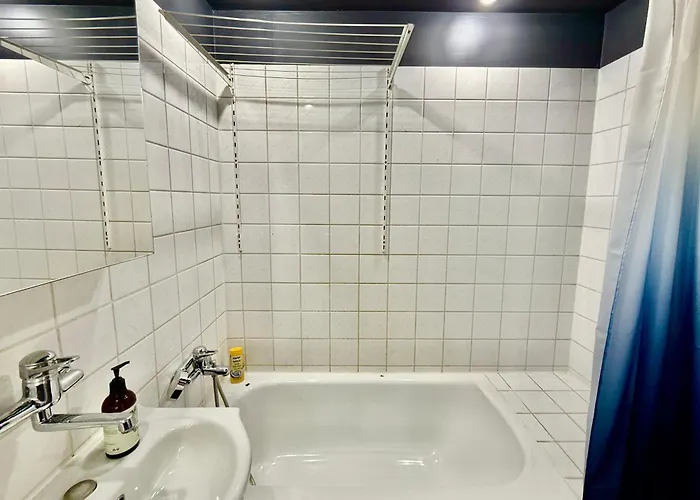 Forum Metro Wifi 1gbs 70'tv Netflix Hbo Appletv شقة وارسو