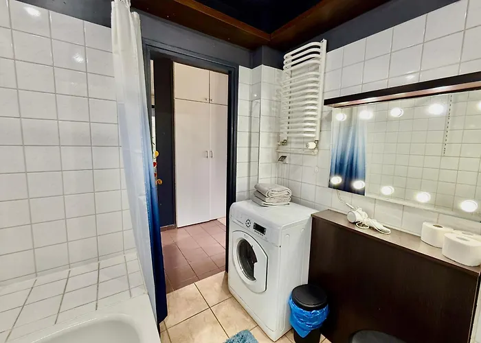 Forum Metro Wifi 1gbs 70'tv Netflix Hbo Appletv وارسو