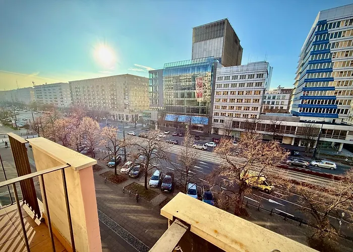 Forum Metro Wifi 1gbs 70'tv Netflix Hbo Appletv * وارسو