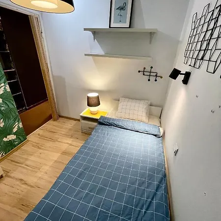 아파트 Forum Metro Wifi 1gbs 70'tv Netflix Hbo Appletv 바르샤바