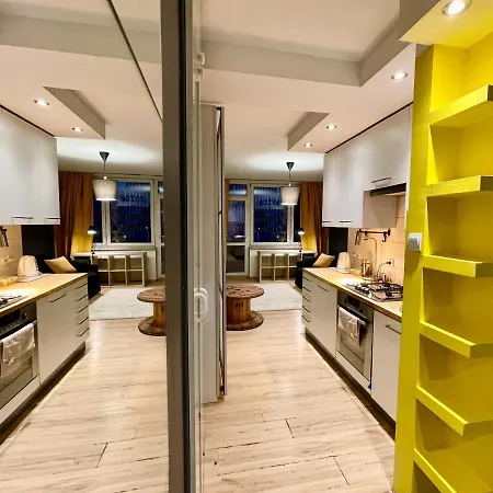 아파트 Forum Metro Wifi 1gbs 70'tv Netflix Hbo Appletv *