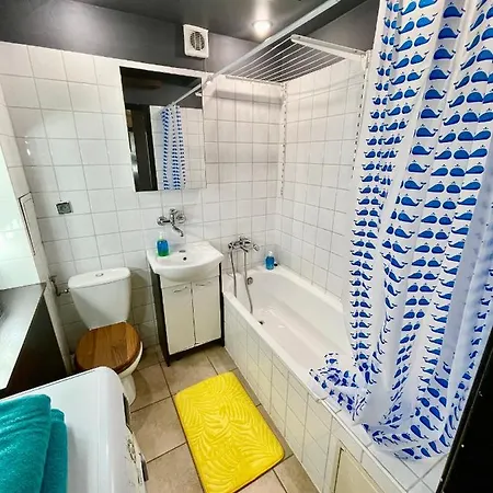 Forum Metro Wifi 1gbs 70'tv Netflix Hbo Appletv * 华沙