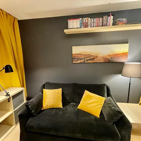 Forum Metro Wifi 1gbs 70'tv Netflix Hbo Appletv Apartment Warsaw