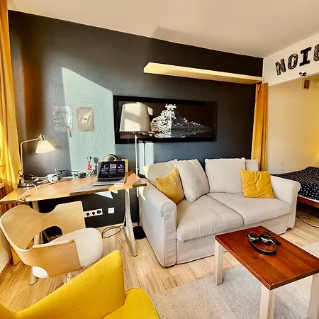 Apartman Forum Metro Wifi 1gbs 70'tv Netflix Hbo Appletv Varsó